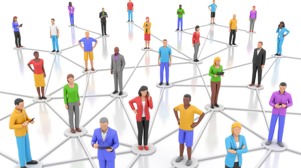 Networking and societal ties in franchise ownership: establishing connections between enthusiastic franchisees and professionals 