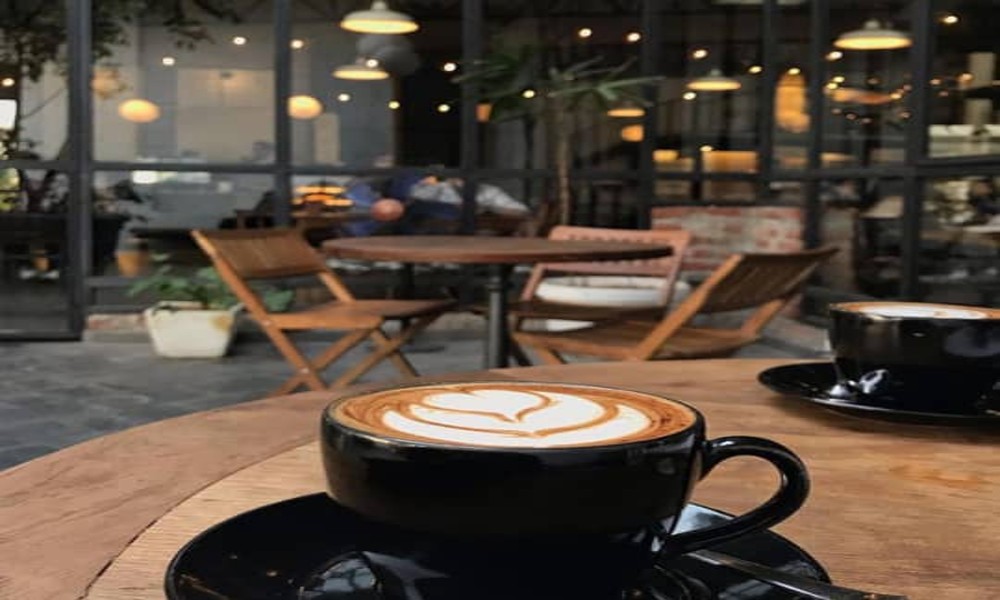 The Pros and Cons of Investing in a Cafe Franchise: Is it the Right Choice for You?